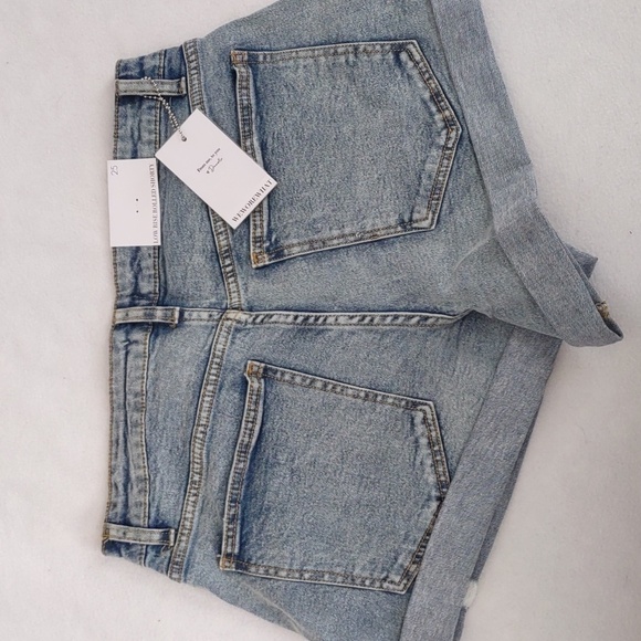 New WeWoreWhat Rolled Shorty Size 25 - Picture 9 of 10